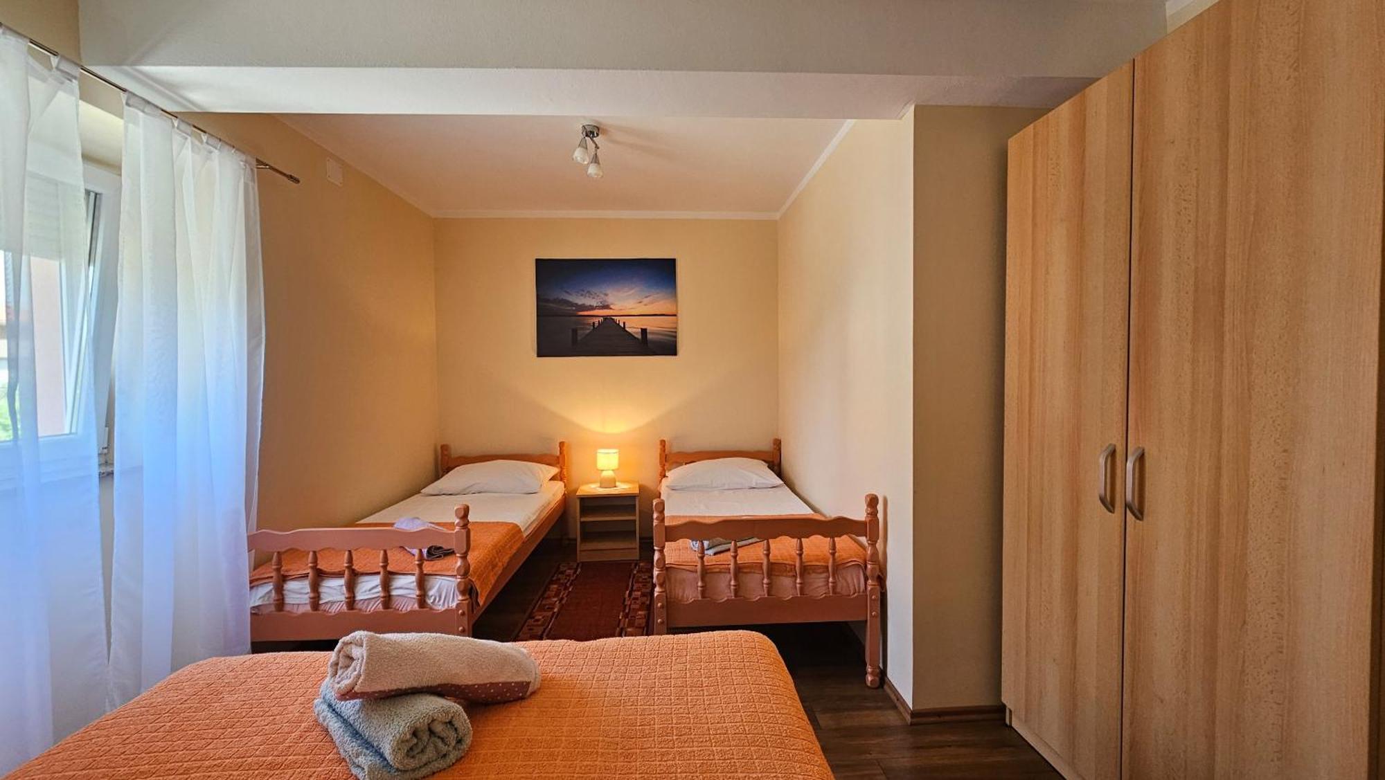 Apartman Petra Vrh  エクステリア 写真