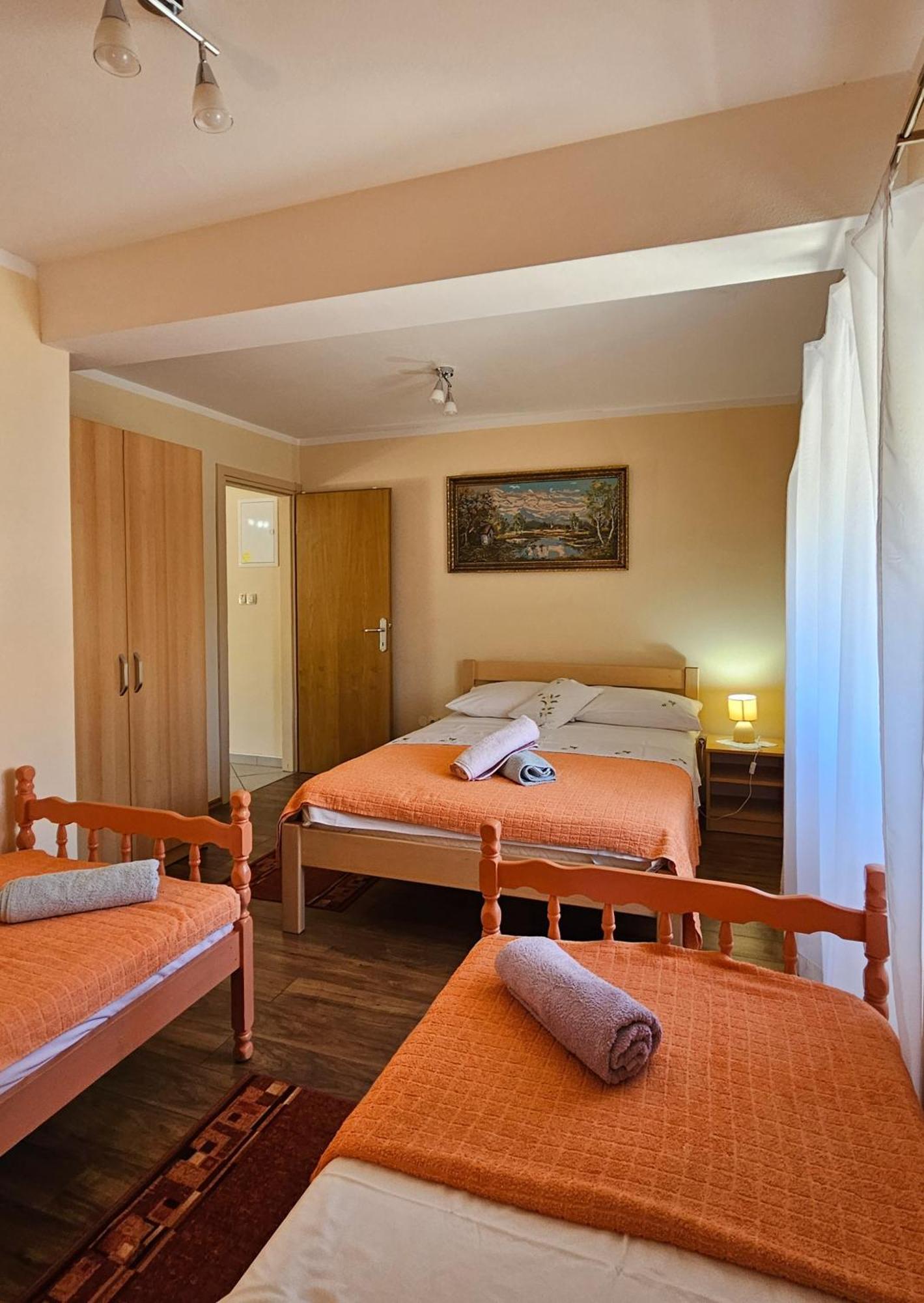 Apartman Petra Vrh  エクステリア 写真