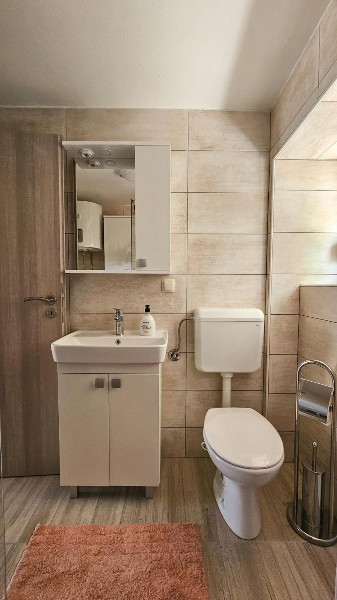 Apartman Petra Vrh  エクステリア 写真