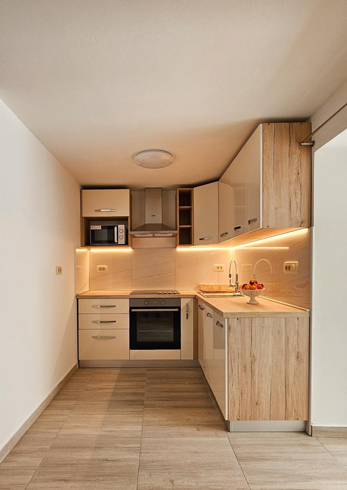 Apartman Petra Vrh  エクステリア 写真