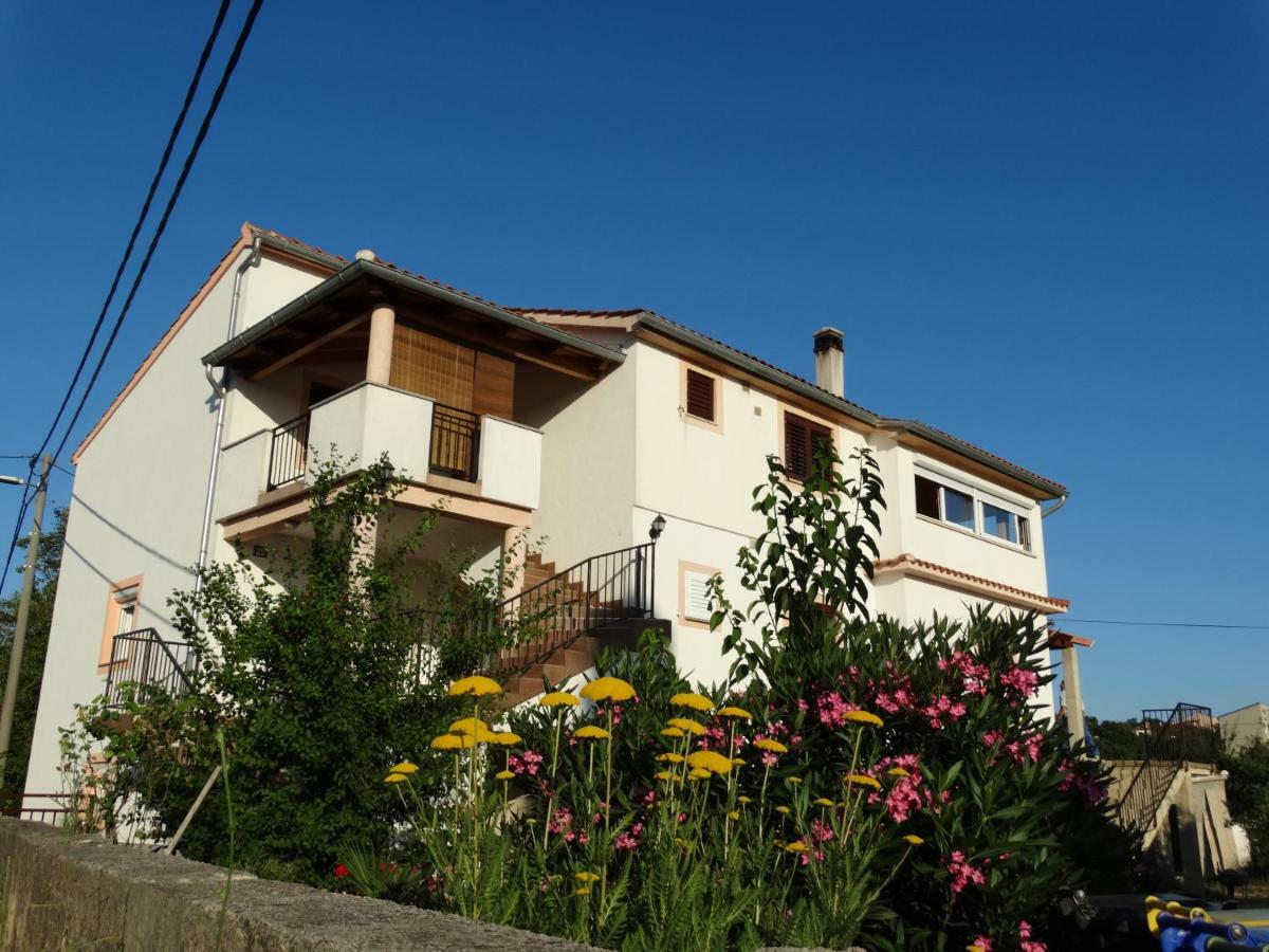 Apartman Petra Vrh  エクステリア 写真
